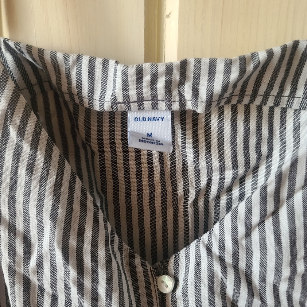 NWOT Pinstriped basic tank - Picture 3 of 4